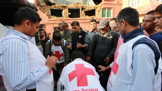Cruz Roja Española envía dos delegados de Emergencias a Nepal.